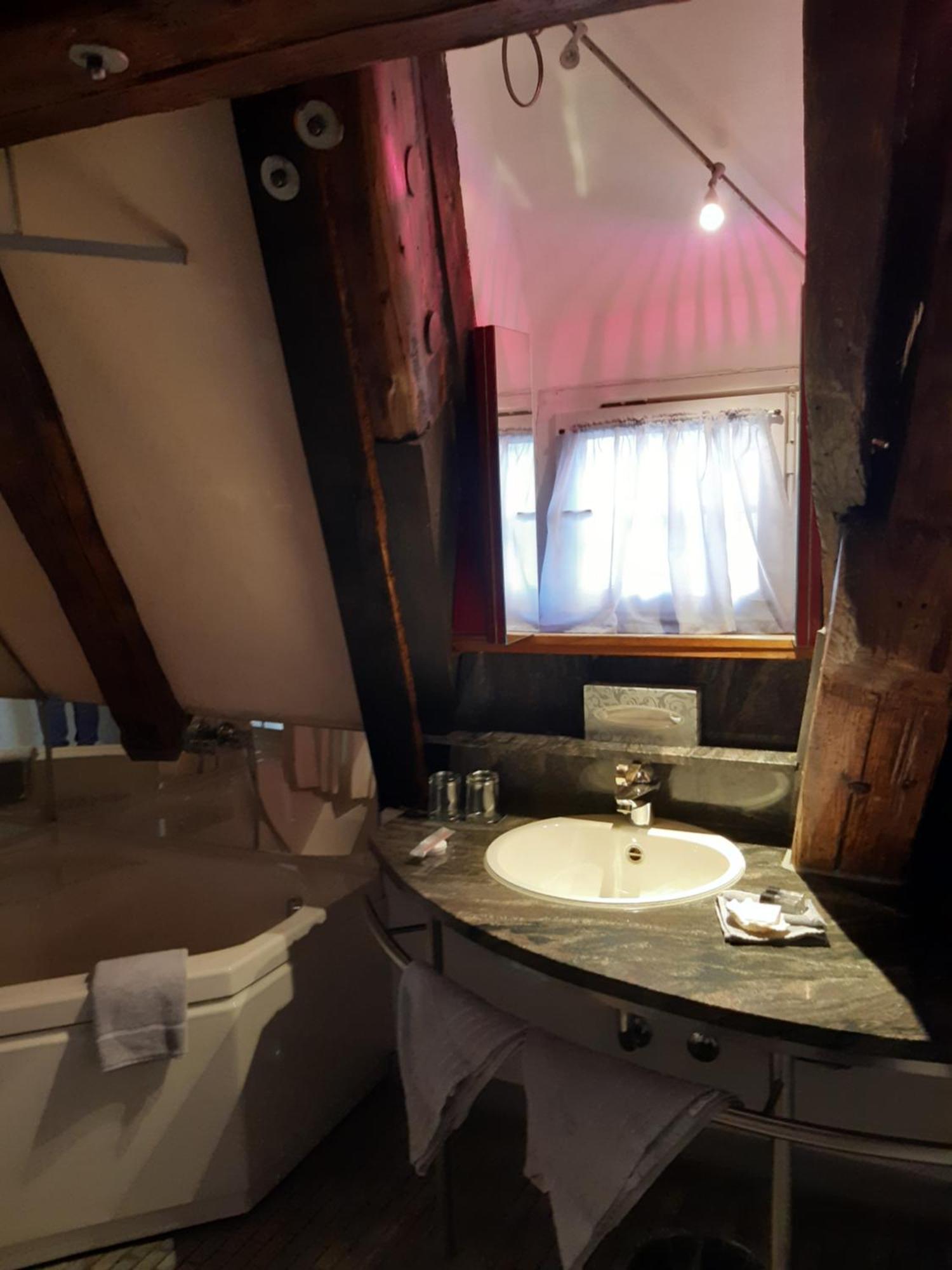 فندق Schiefes Haus أولم الغرفة الصورة